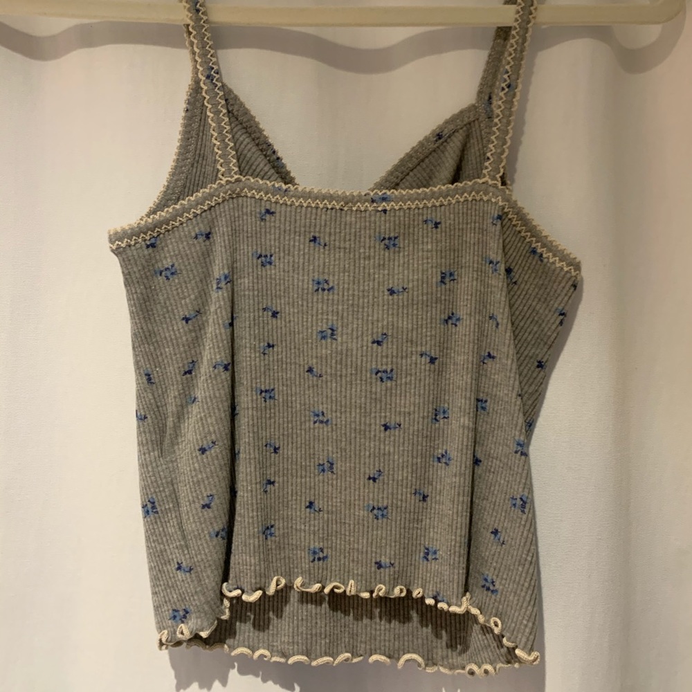 Cute Grey Top with Flowers and a Frilly Bottom - Picture 2 of 3